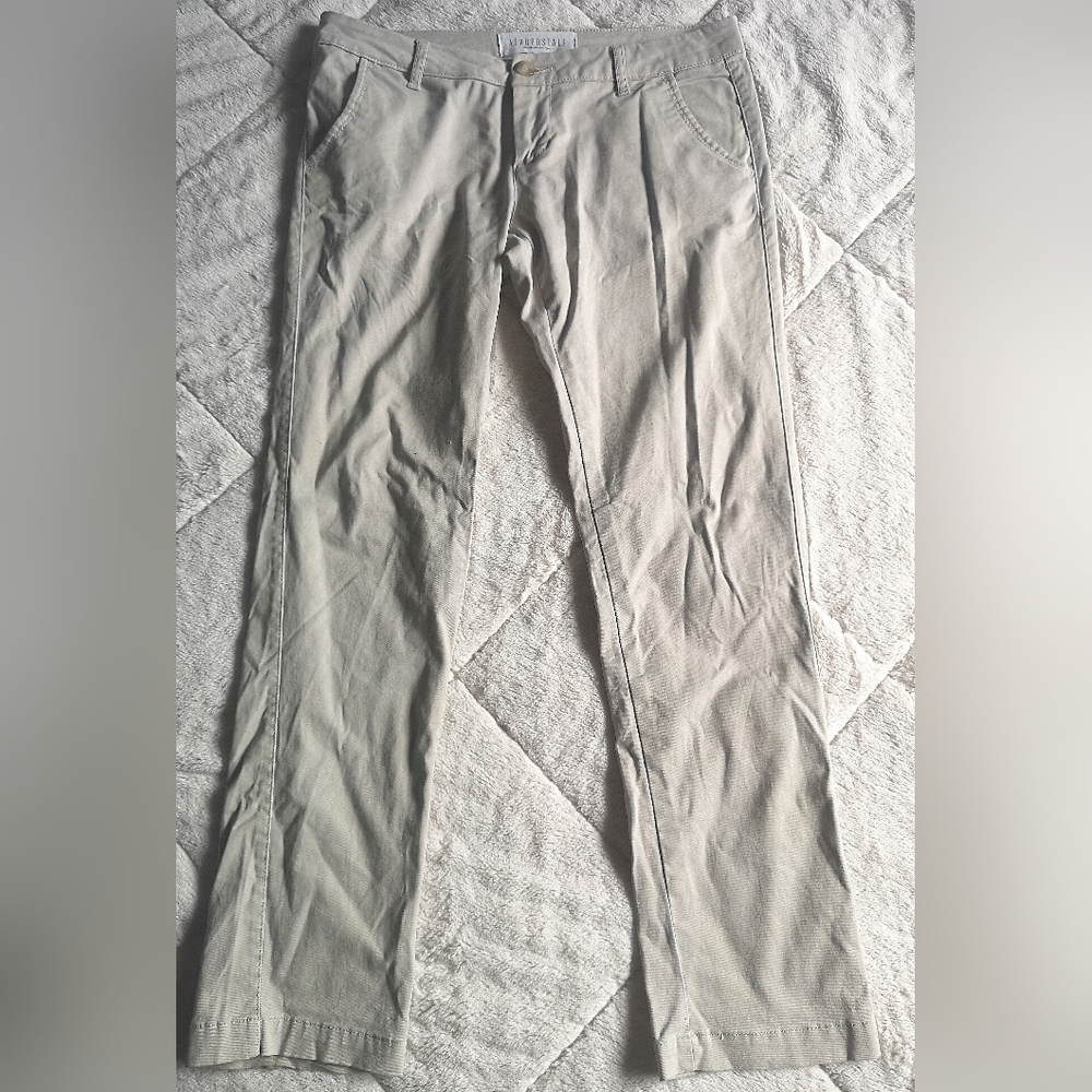 Aeropostale classic twill Pants. Size 6 short.